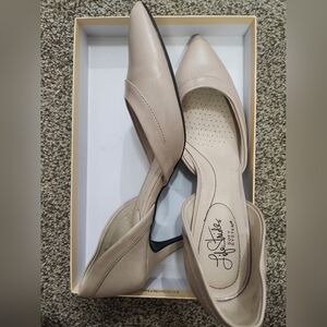 Life Stride Tan Pointed-Toe Heels